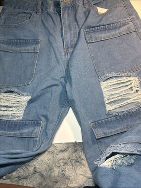 Baggy Light Wash Distressed Cargo Jeans 0011
